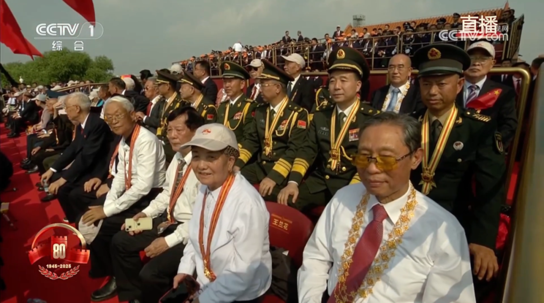 钟南山佩戴“共和国勋章”观礼